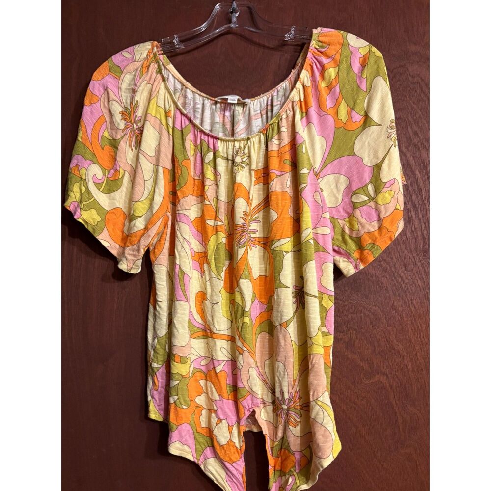 Kim & Cami. Women's Size Small. Retro Floral Short Sleeve Blouse